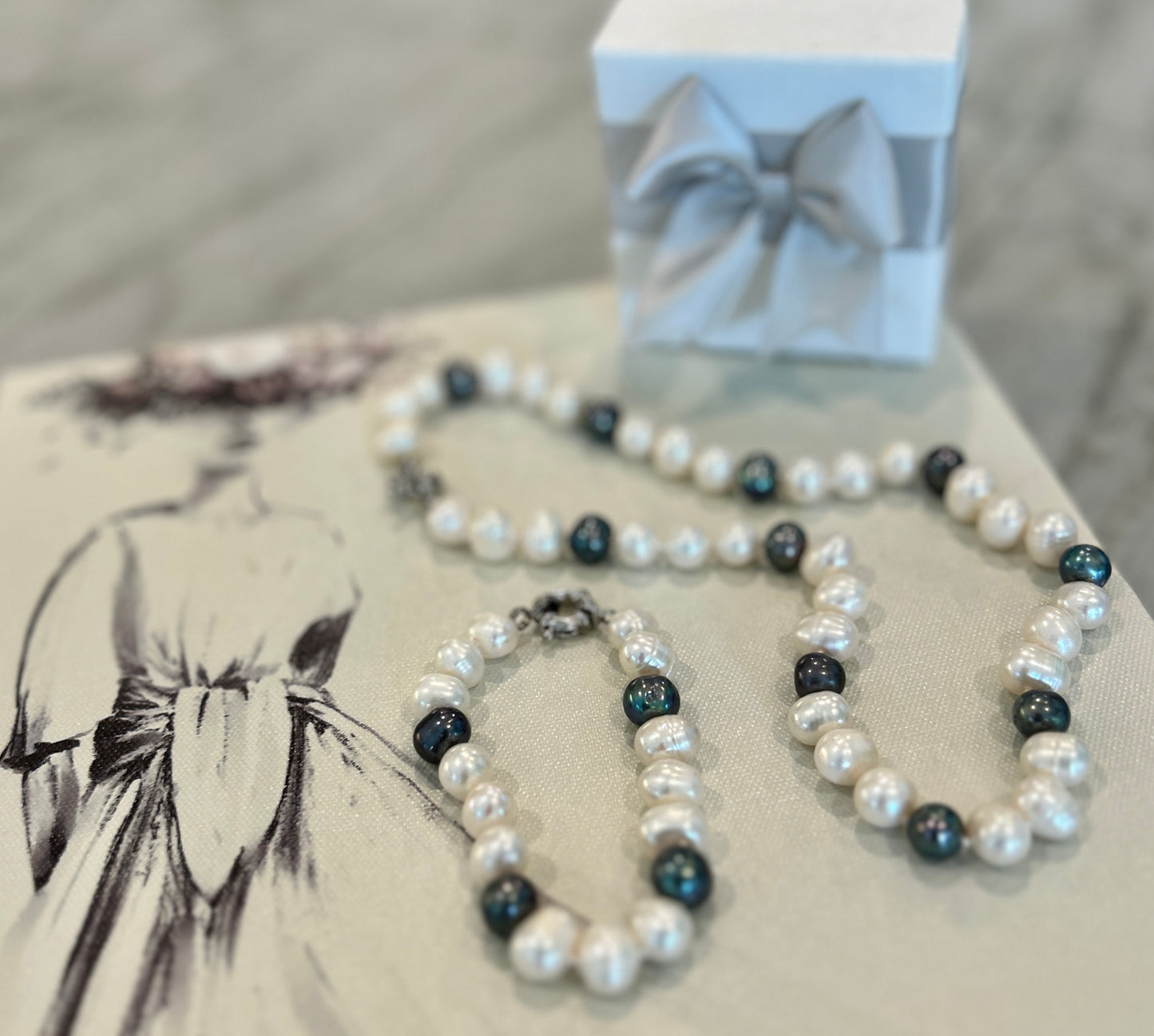Matching Pearl Neclace and Braclet