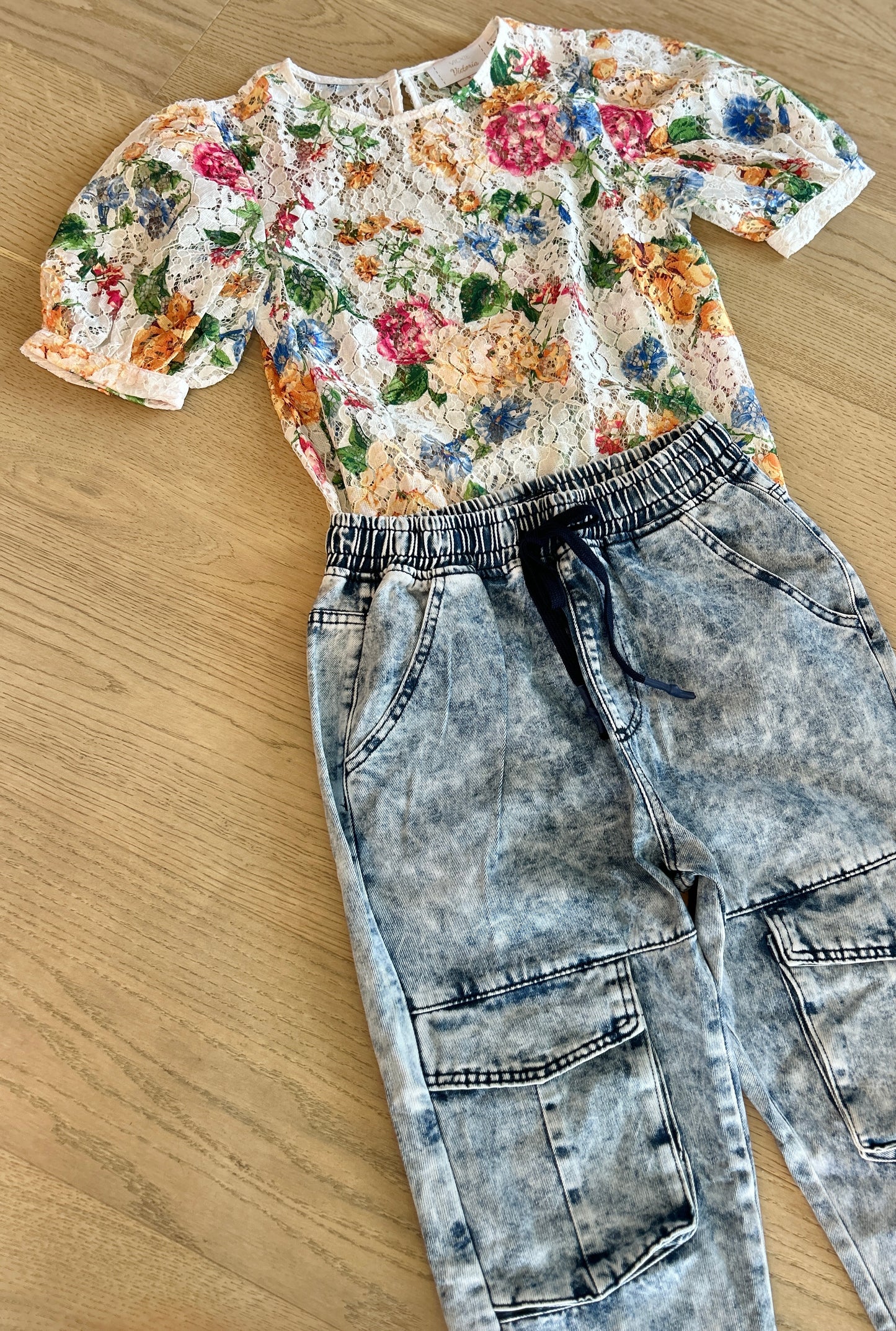Short Sleeve Floral Lace Blouse
