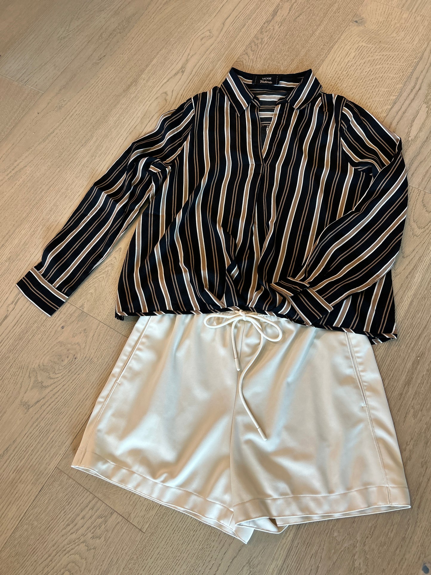 Long sleeve with button up cuff
