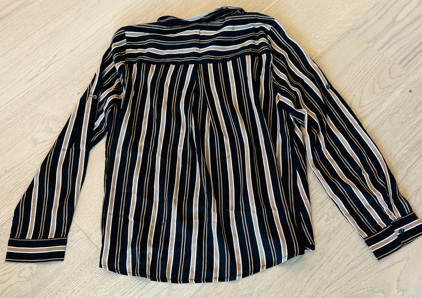 Long sleeve with button up cuff